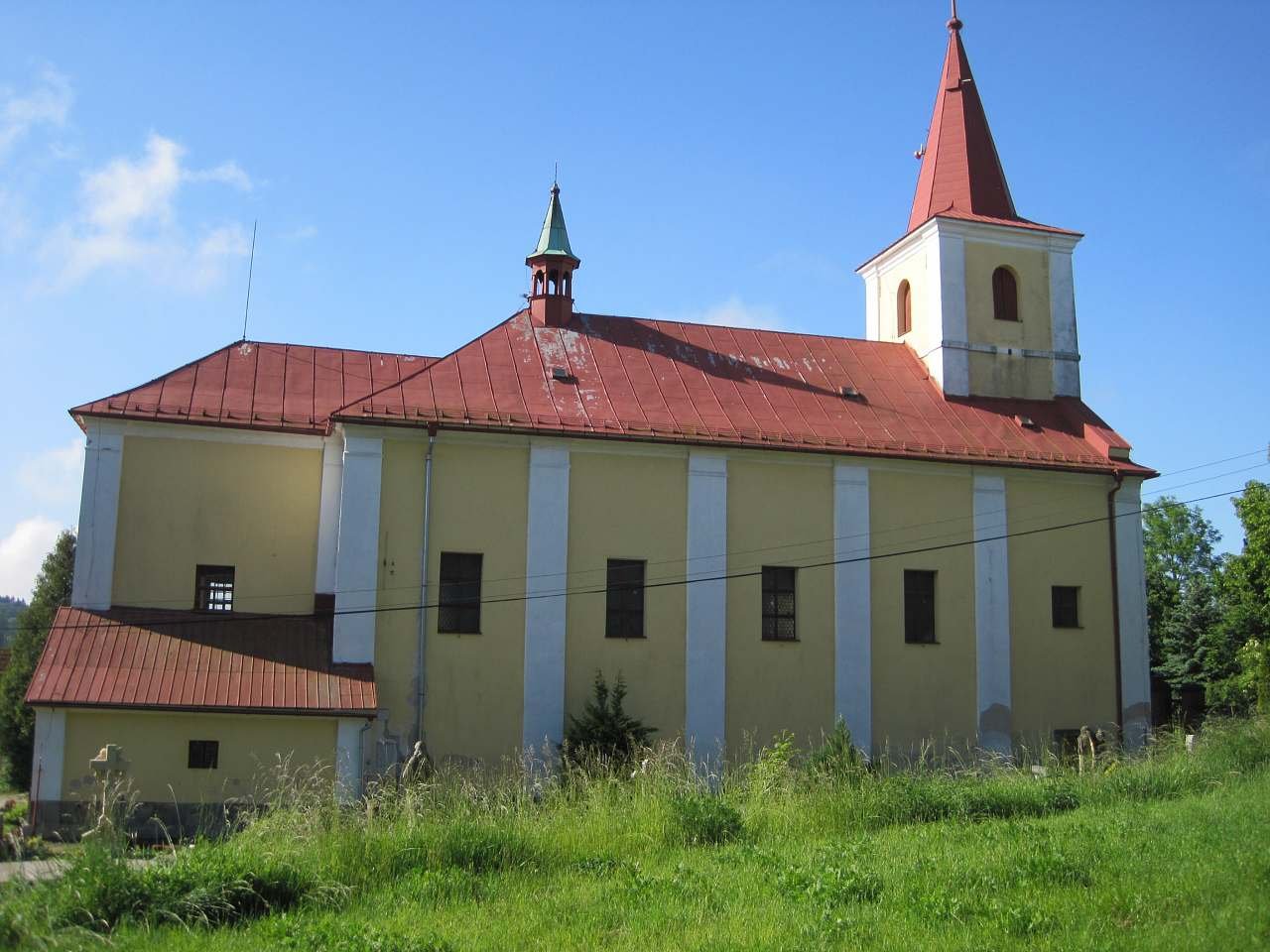 kostel ve Skuhrově