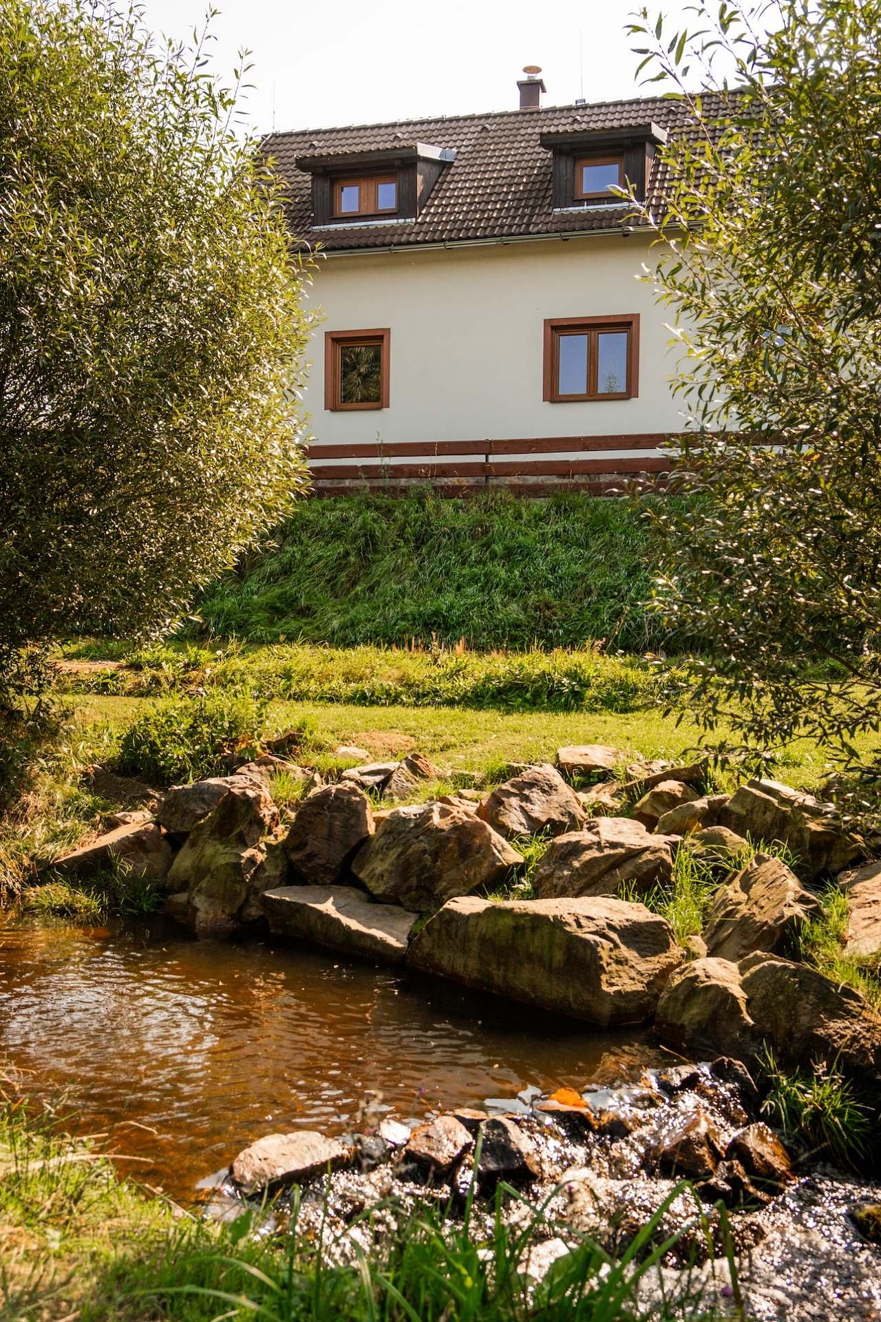 koupaní v potoce přímo u chalupy