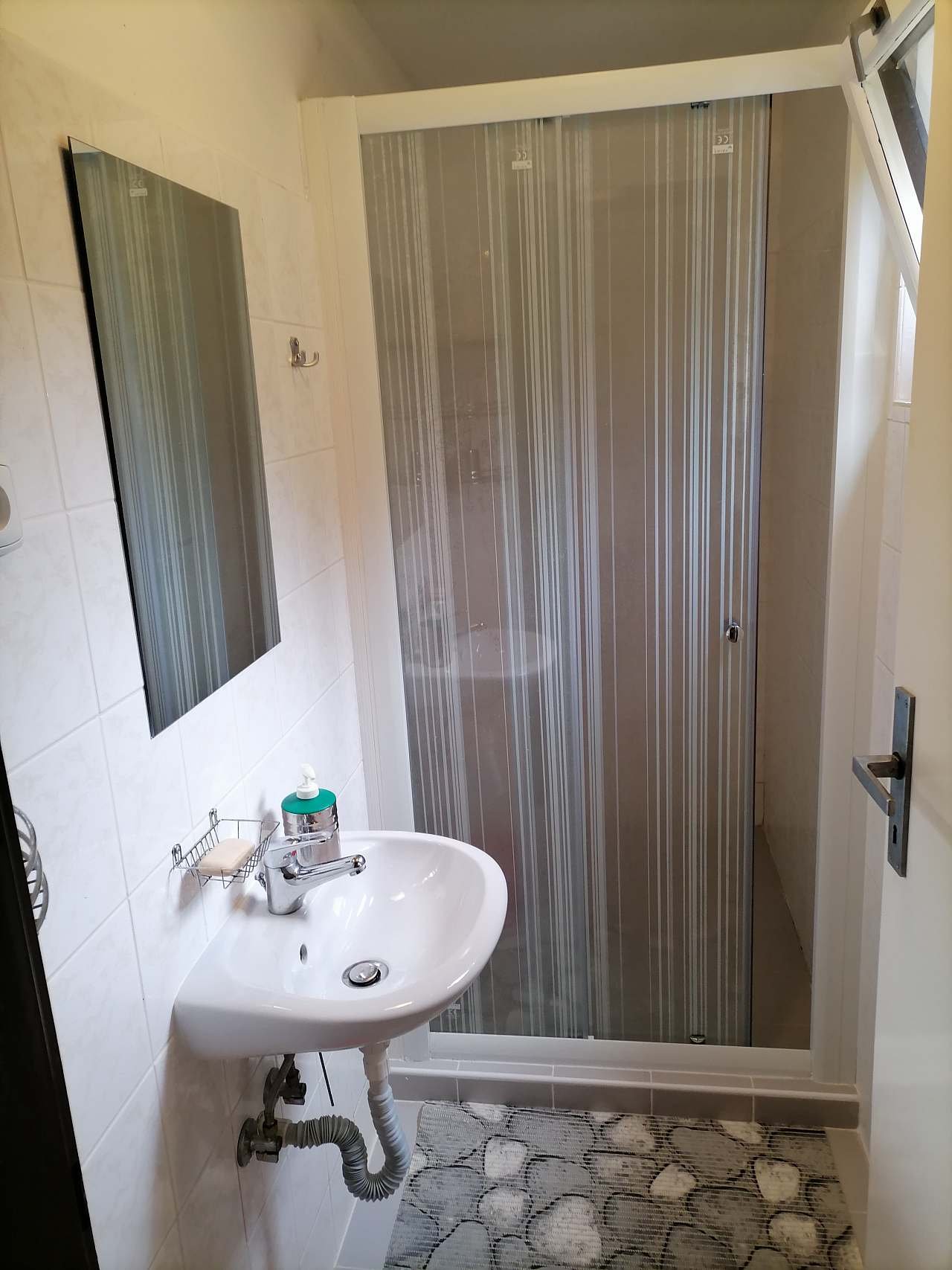 Koupelna se sprchovým koutem