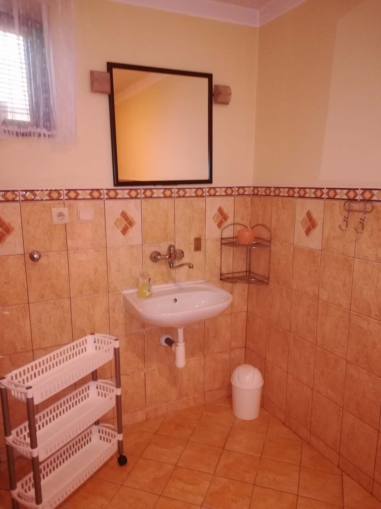 Koupelna, WC  v přízemí vedle dvoulůžkového pokoje