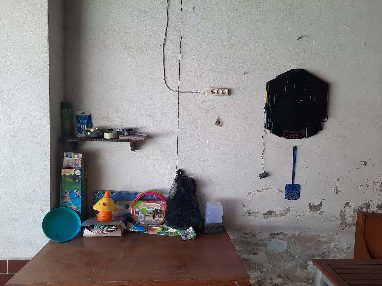 Koutek se šipkami a dalšími věcmi k zapujceni