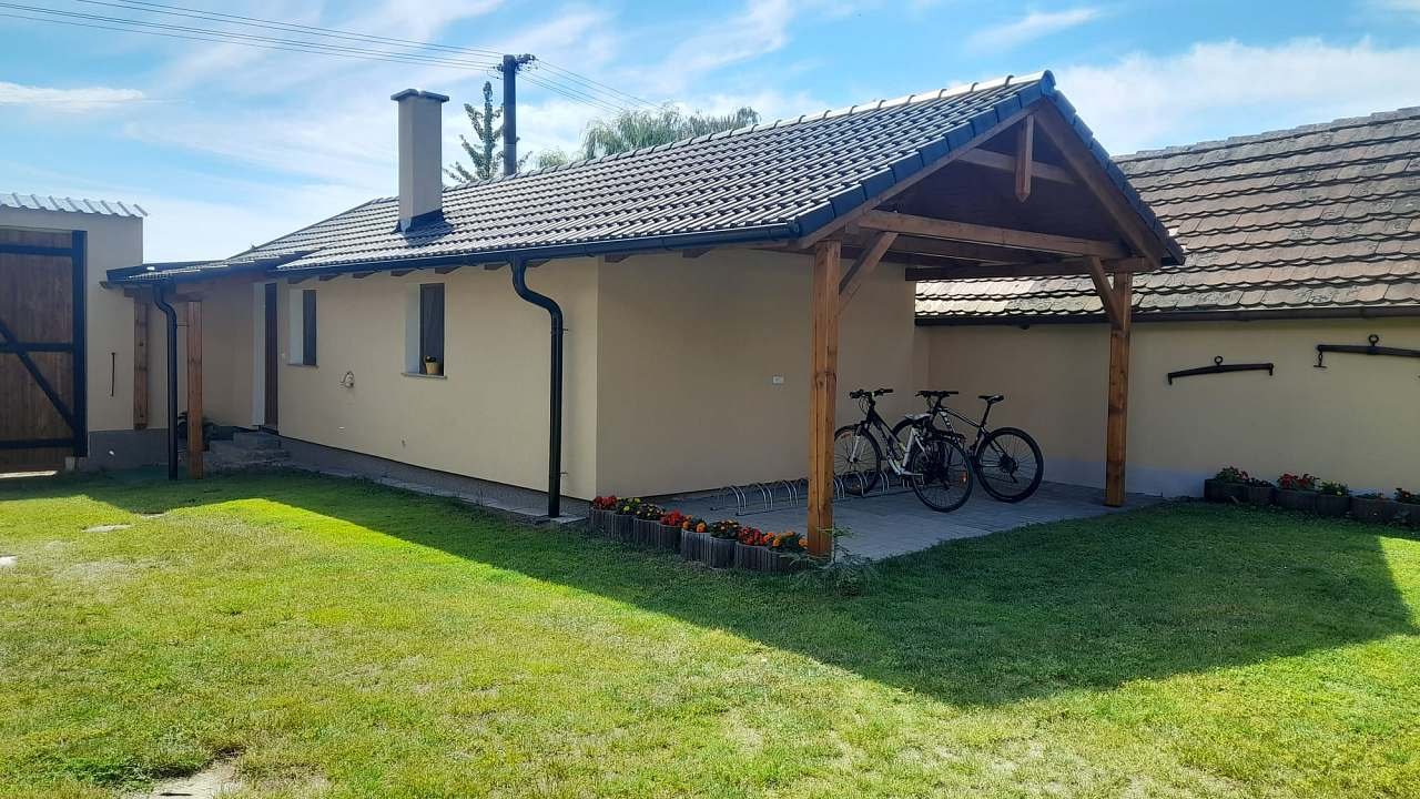 Krytá kolárna