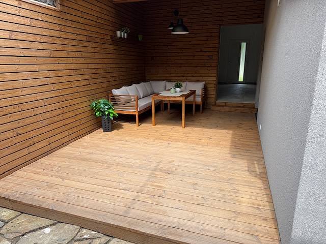 Krytá pergola navazuje na dům