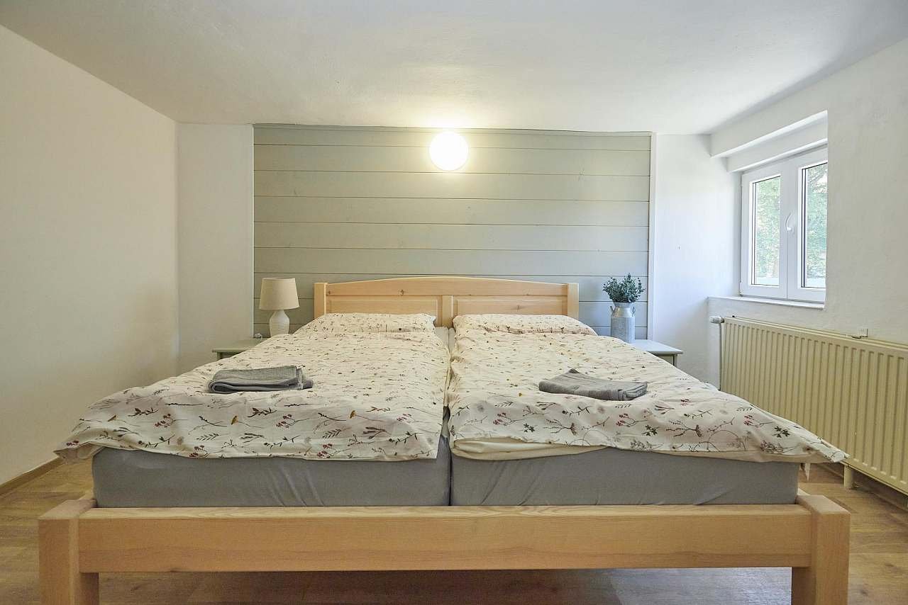 kvalitní spánek je základ - masivní postele a kvalitní 22cm vysoké matrace