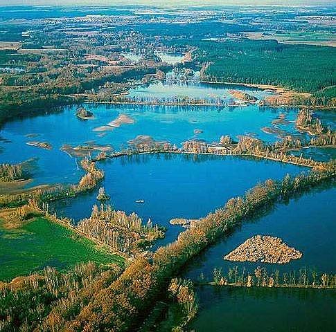 letecký pohled na rybníky krásných názvů  Víra, Láska, Naděje, Rod, Dobrá vůle.