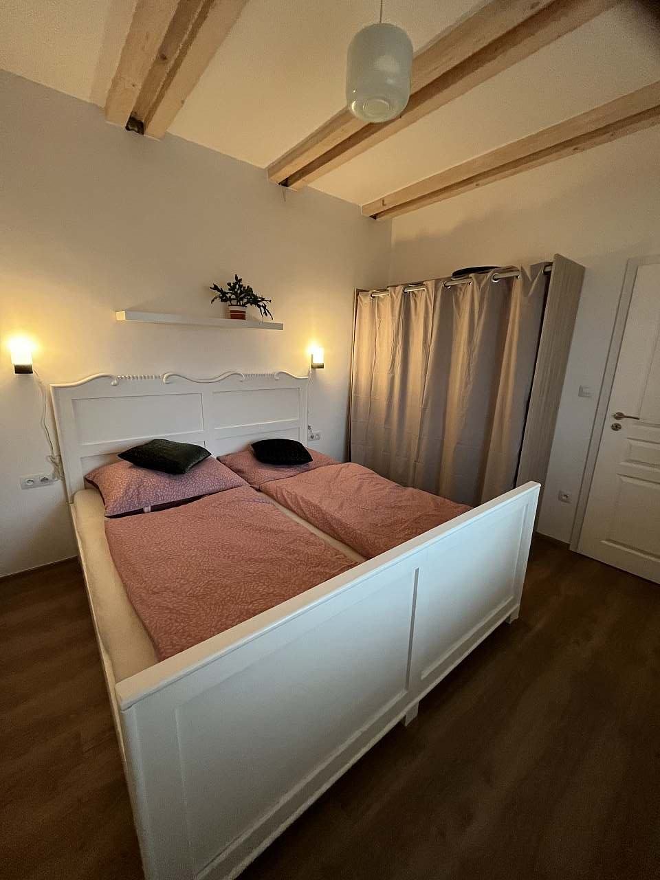 Ložnice 1 s manželskou postelí