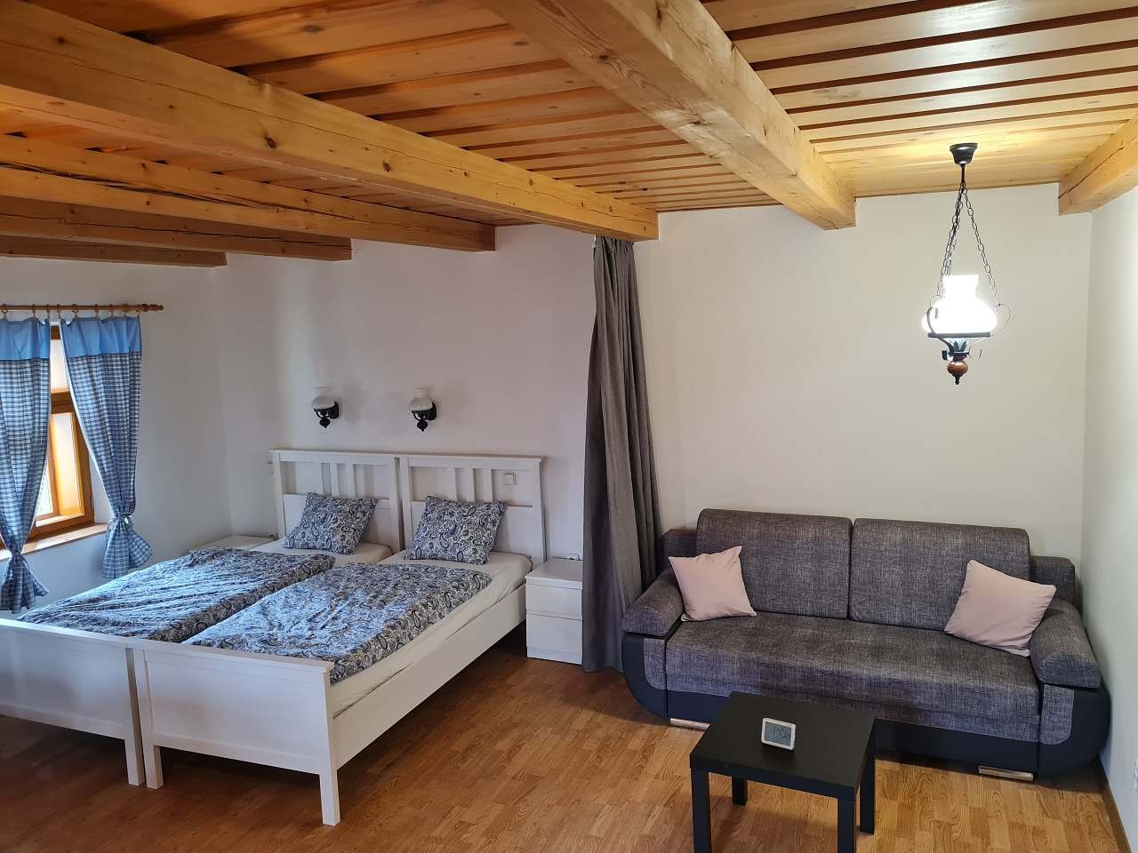 Ložnice a rozkládací pohovka