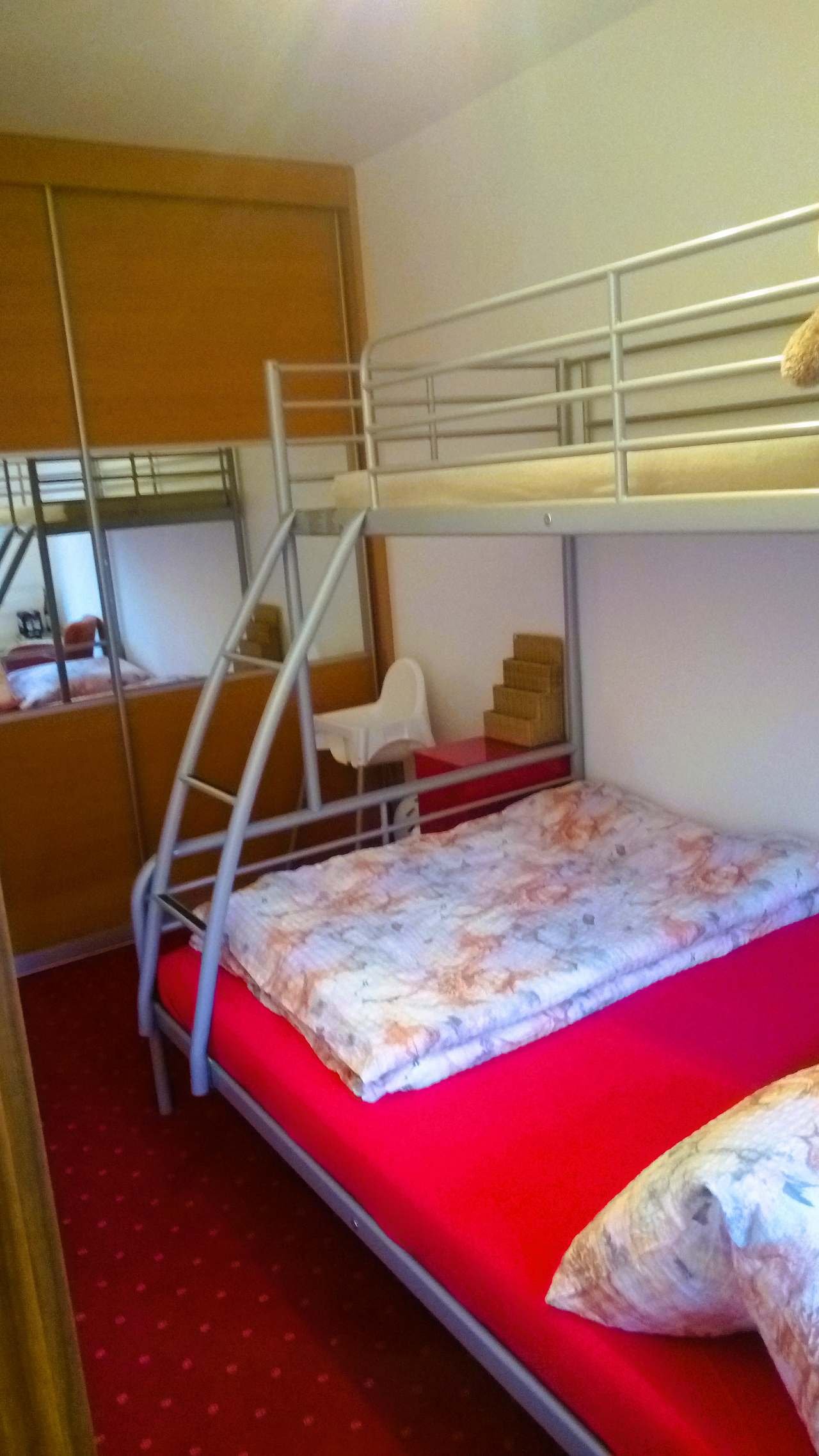 ložnice s postelí - 3 lůžka
