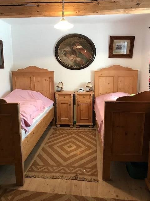 Ložnice v přízemí 3 samostatné postele + 1 přistýlka