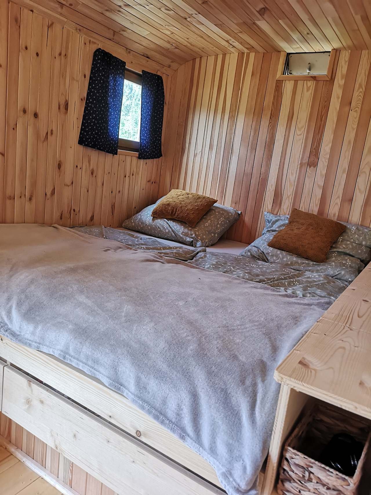 Manželská postel
