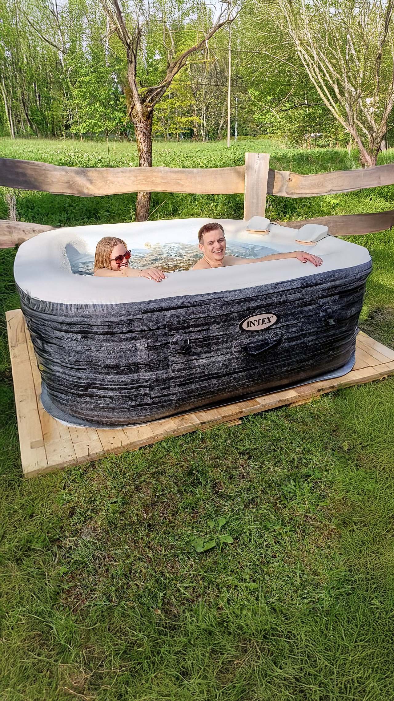 Nová vířivka - relax pod širým nebem :)