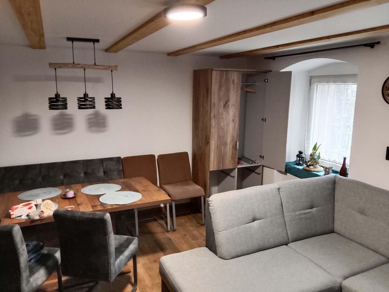obývací a společenská místnost z TV