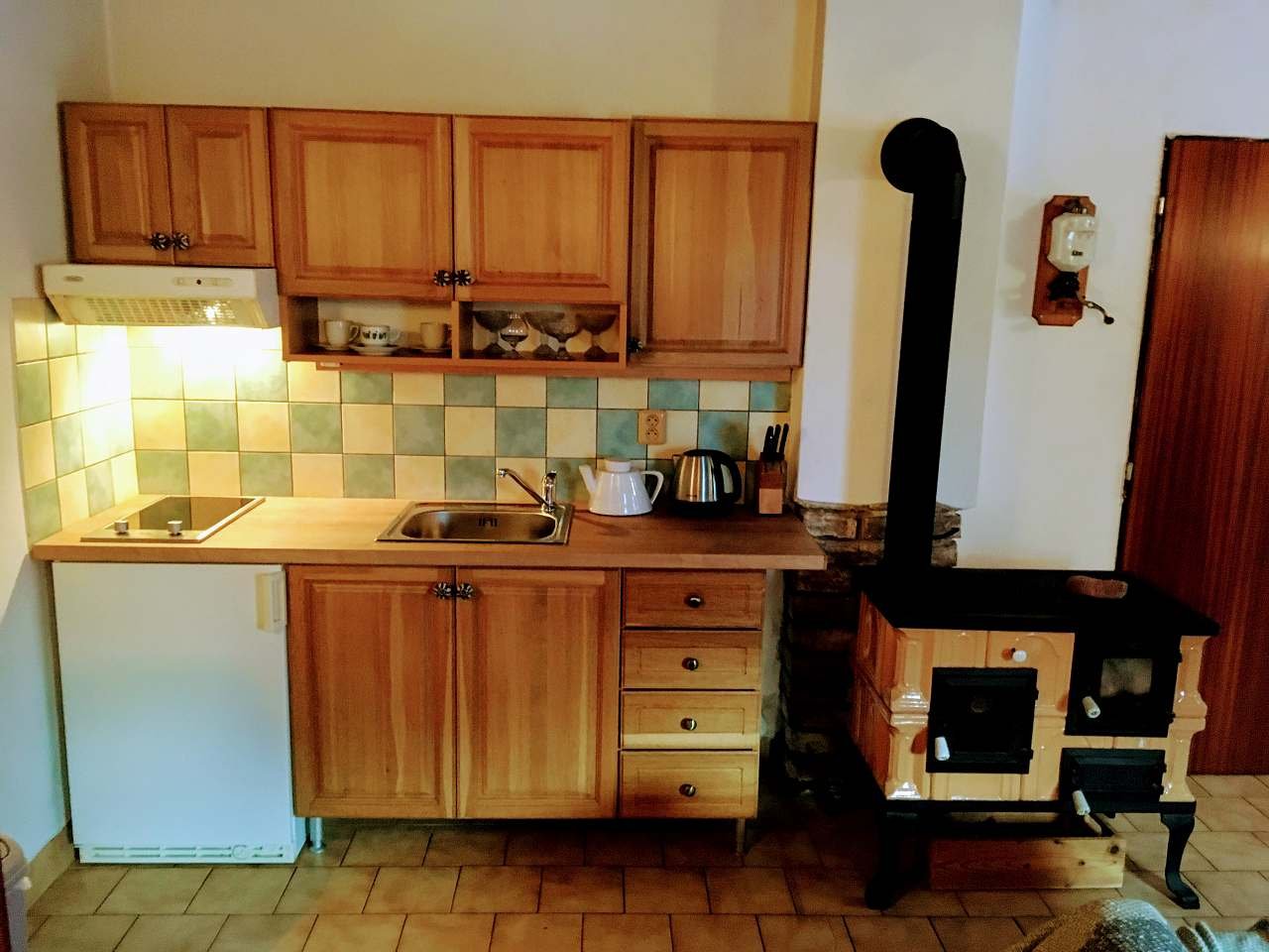 Obývací místnost s kuchyňským koutem
