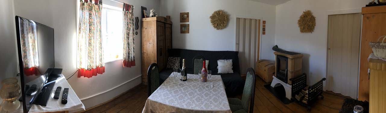 Obývací pokoj - jídelní stůl