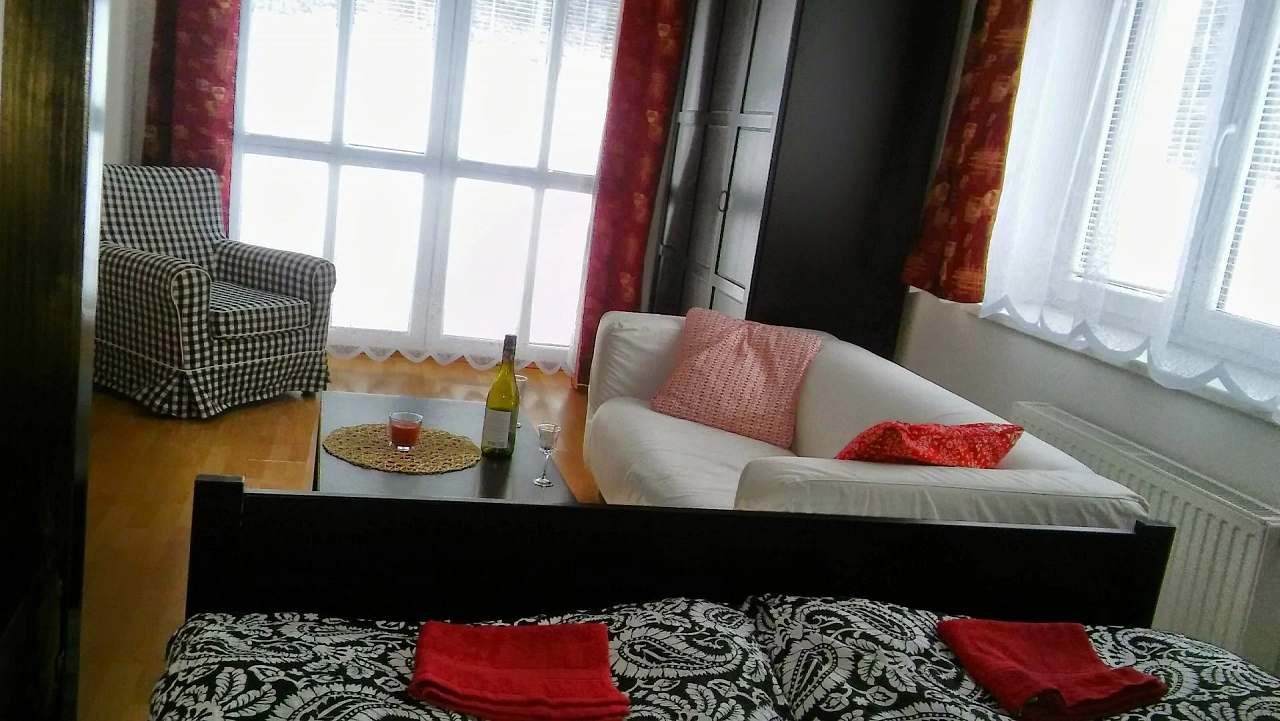 Obyvací pokoj manželská postel + zvýšené dvojlužko