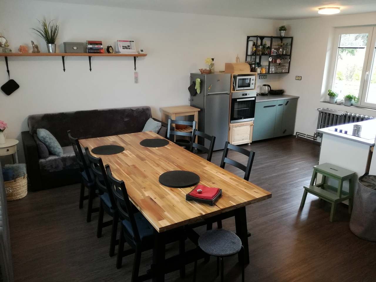 obývací pokoj s kuchyní