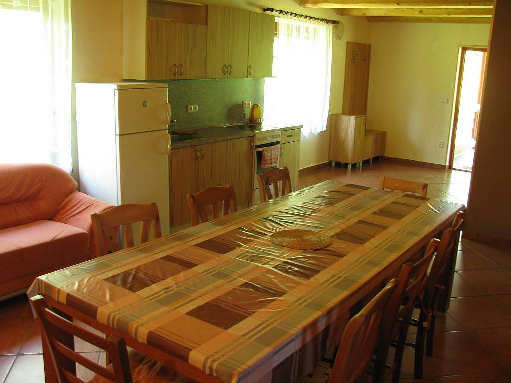 Obývací pokoj s kuchyní