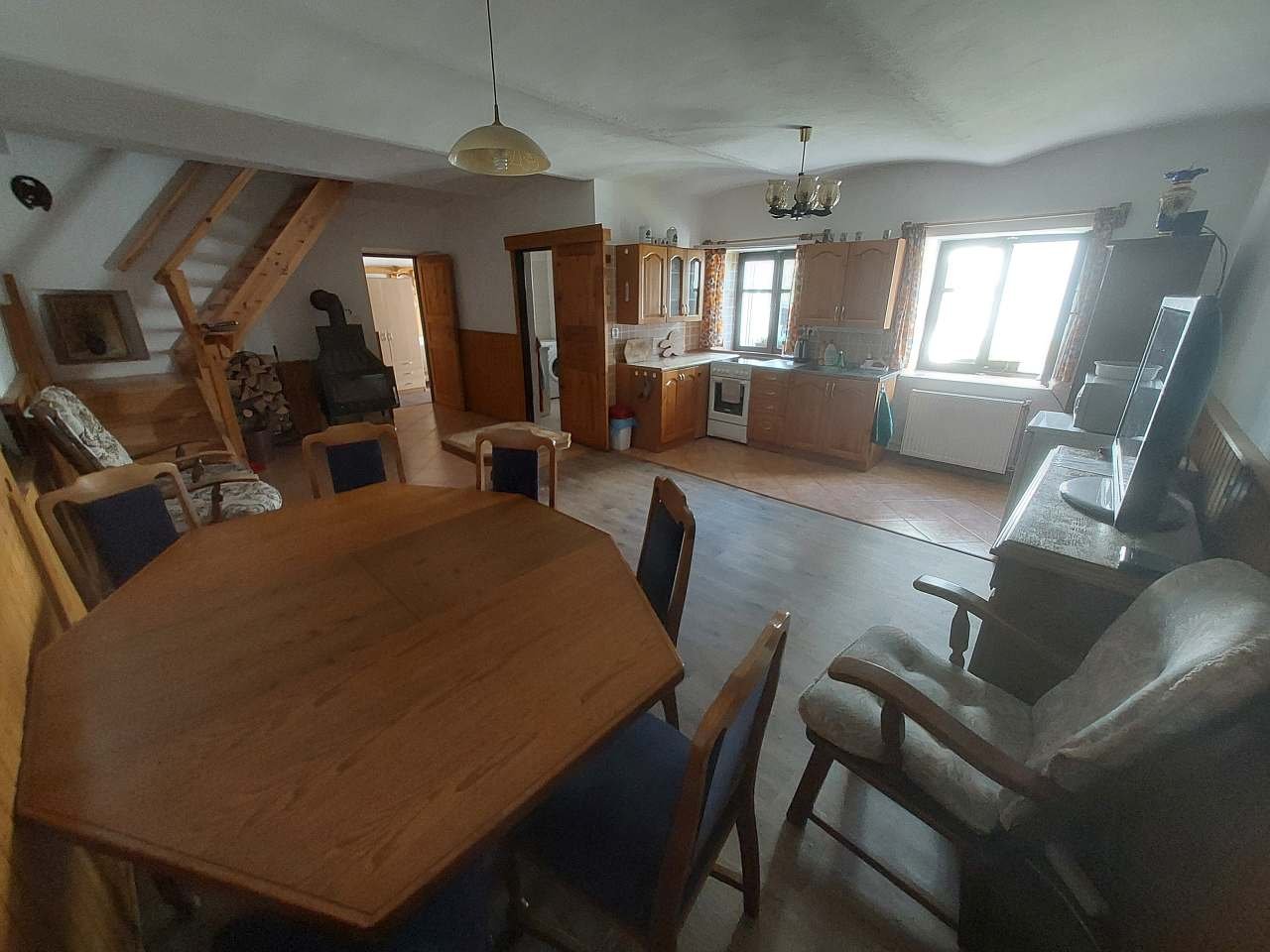 Obývací pokoj s kuchyňským koutem