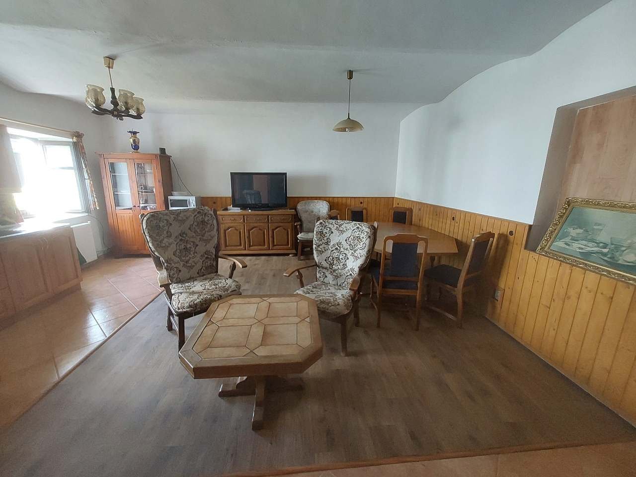 Obývací pokoj s kuchyňským koutem