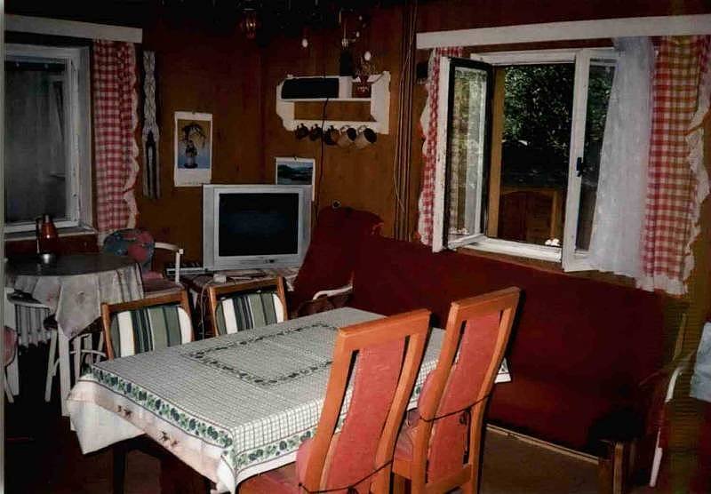 Obývací pokoj v původní zděné chatě