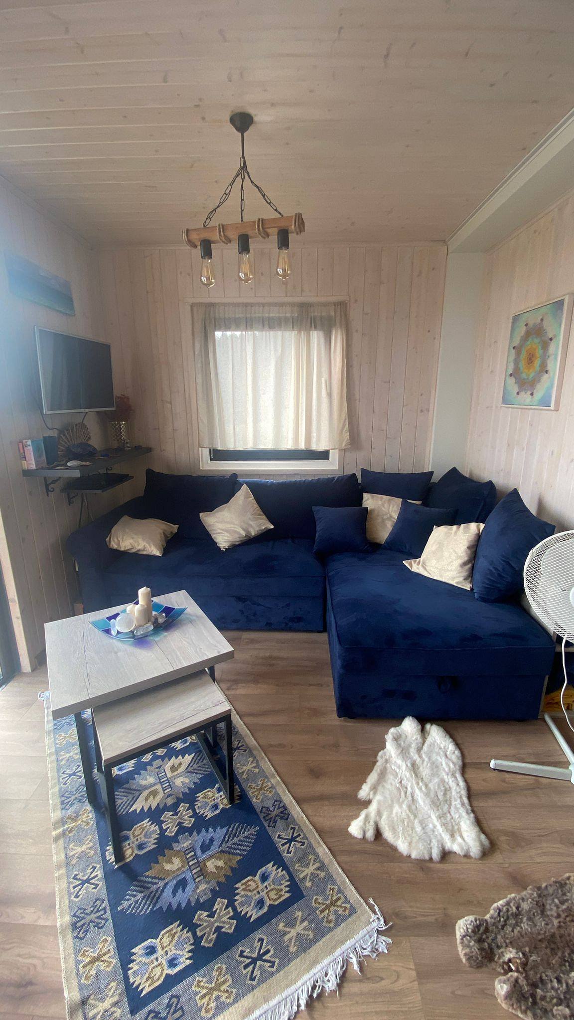 Obývací priestor, rozkladací gauč pre dve osoby
