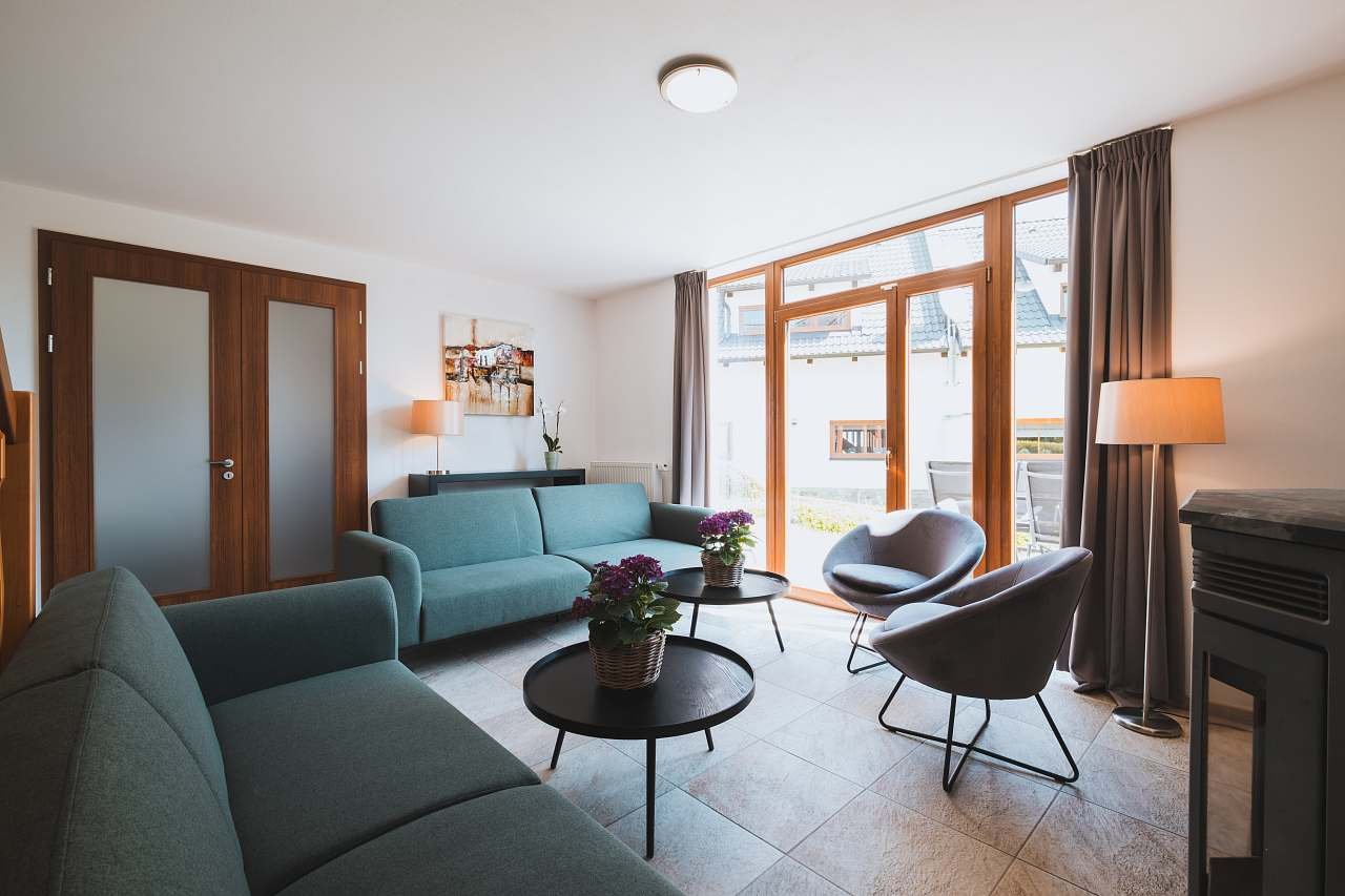 Obývací prostor je přímo propojen s terasou