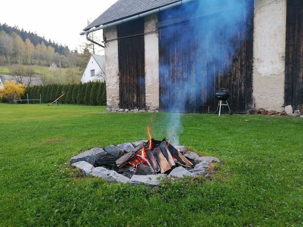 ohniště, gril ....