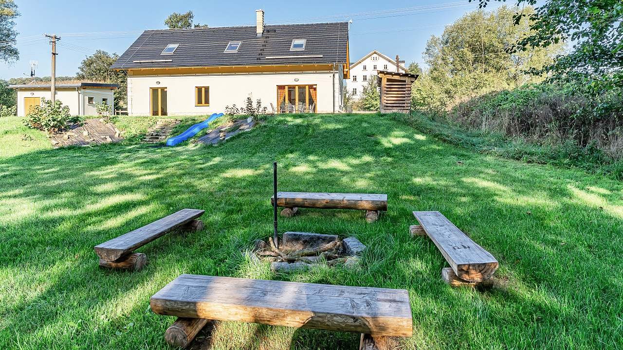 ohniště s grilem