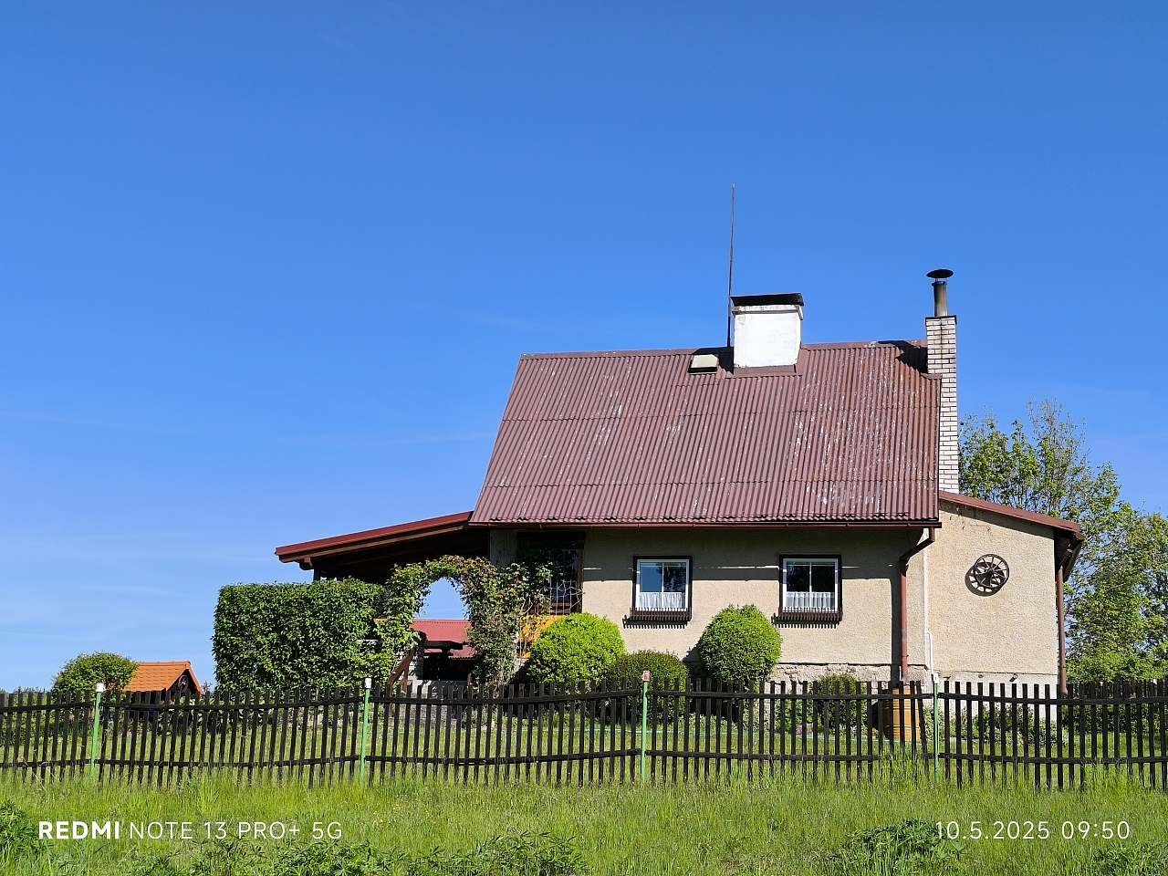 oplocený pozemek