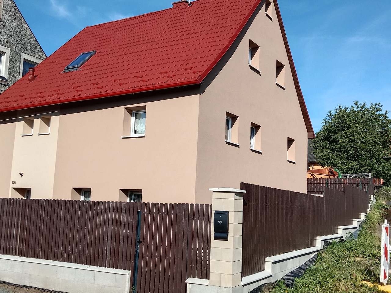 oplocený pozemek
