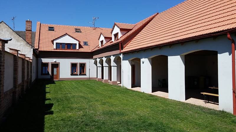 Penzion Dolní Dunajovice - dvůr a stodola