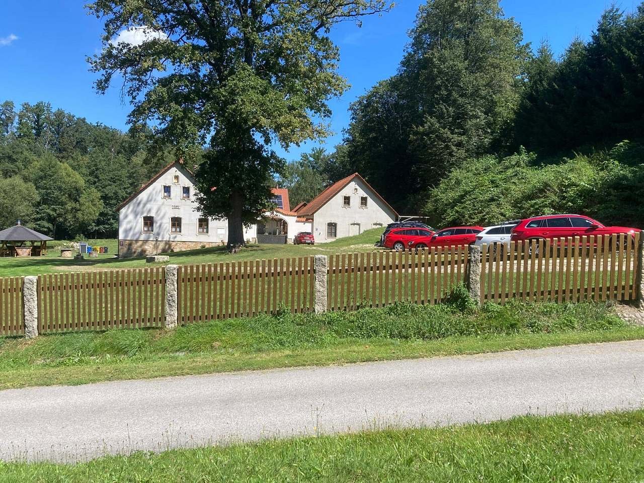 Penzion - pohled od cesty