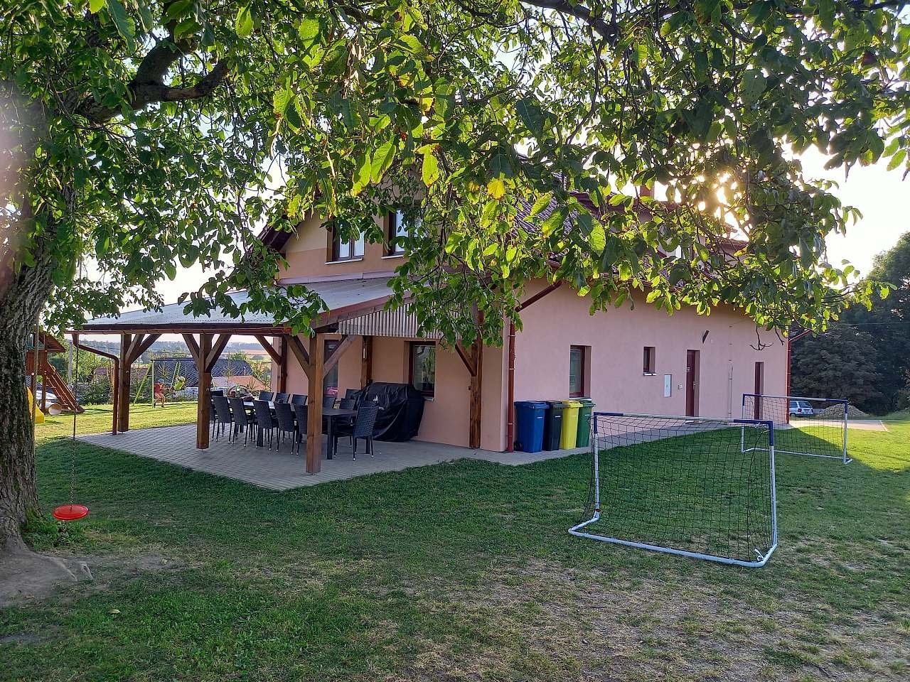 Pergola, branky, houpací talíře