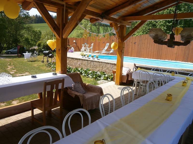 pergola pro 30 osob + přilehlá krytá pro 20 osob