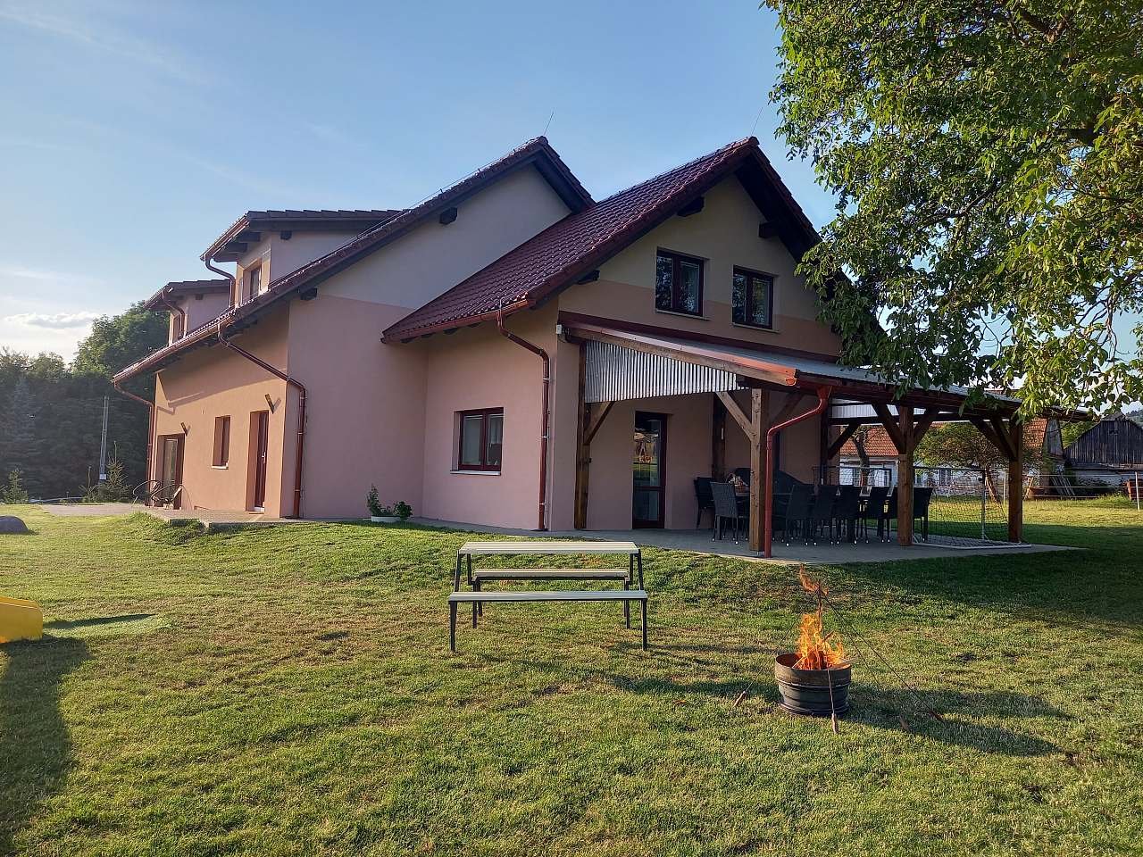 Pergola s ohništěm