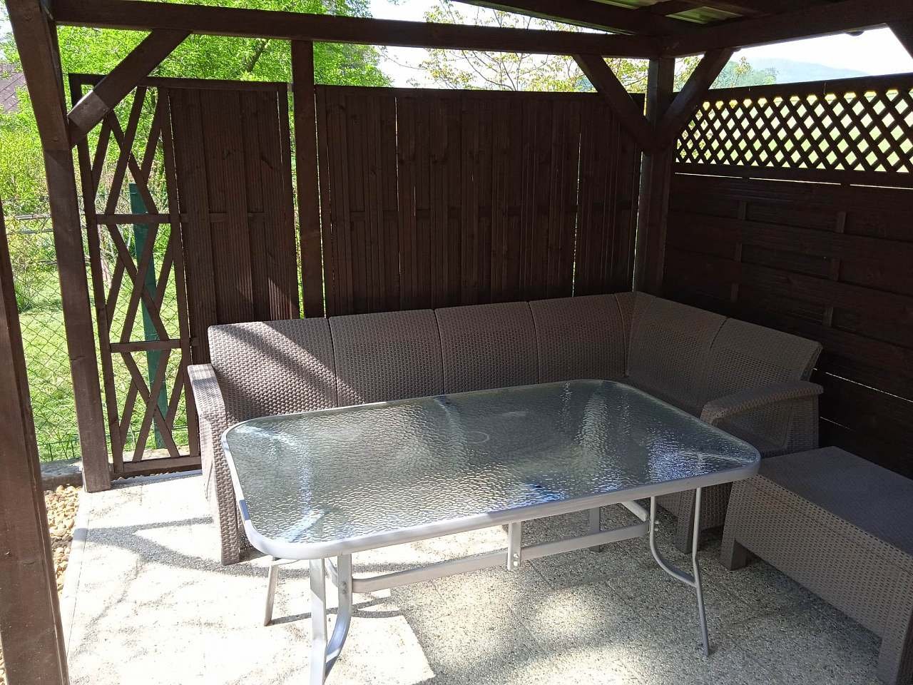 Pergola s posezením