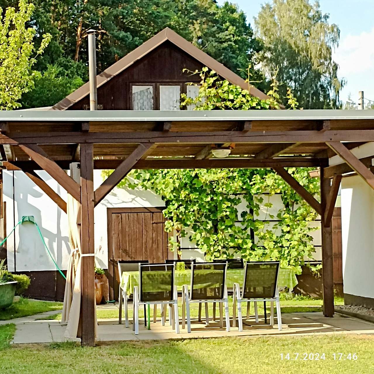 Pergola s střechou s možností grilování