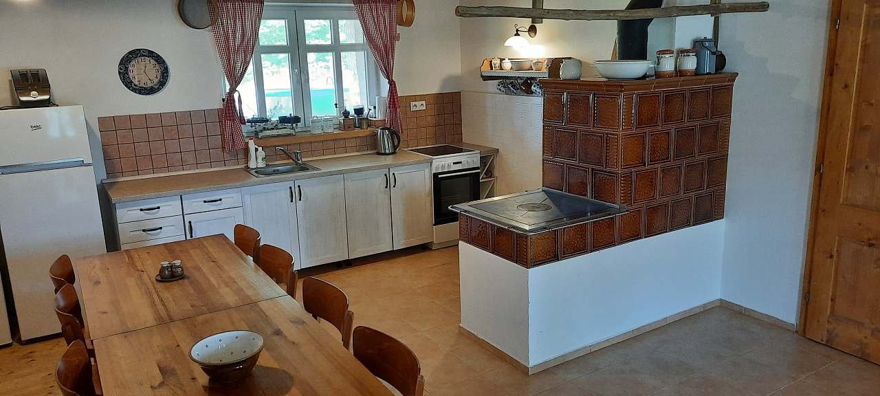 Plně vybavená kuchyně s jídelnou