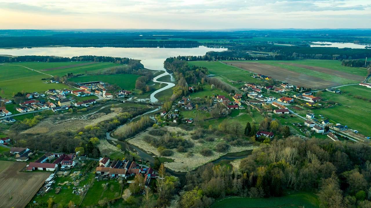 Pohled na Horní a Dolní Slověnice + rybník Dvořiště