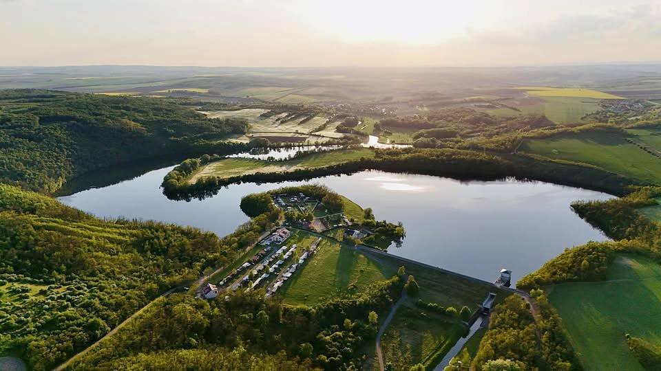 Pohled na kemp Výr