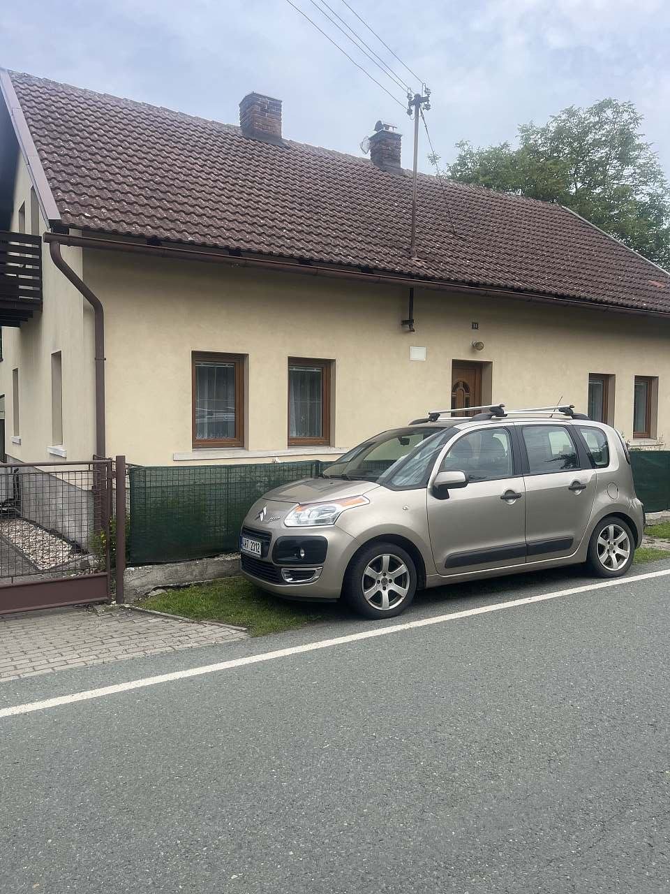 Pohled od silnice