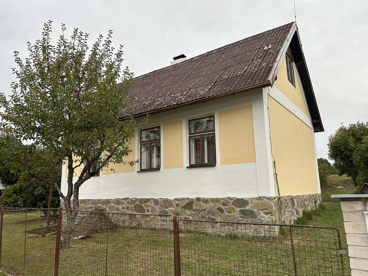 Pohled od západu