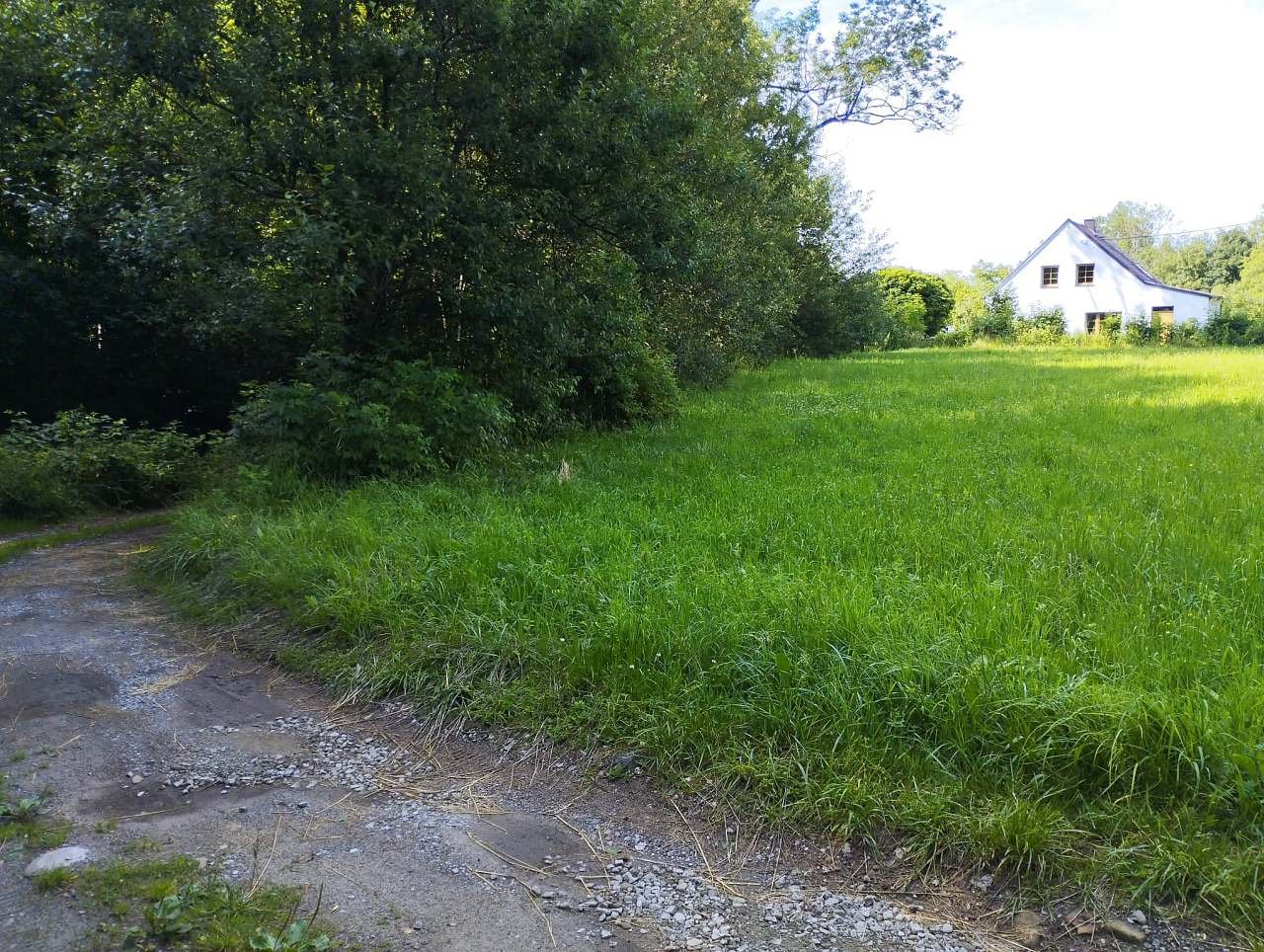 pohled z příjezdové cesty