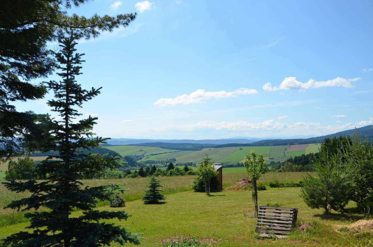 Pohled z terasy na Krkonoše