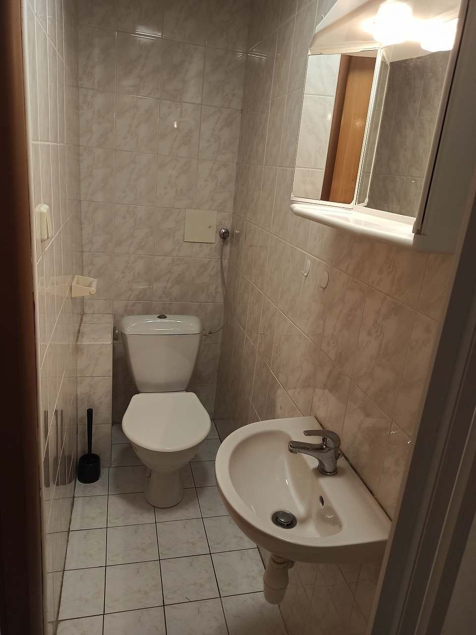 Pokoj č. 1 s koupelnou, wc a sprchou