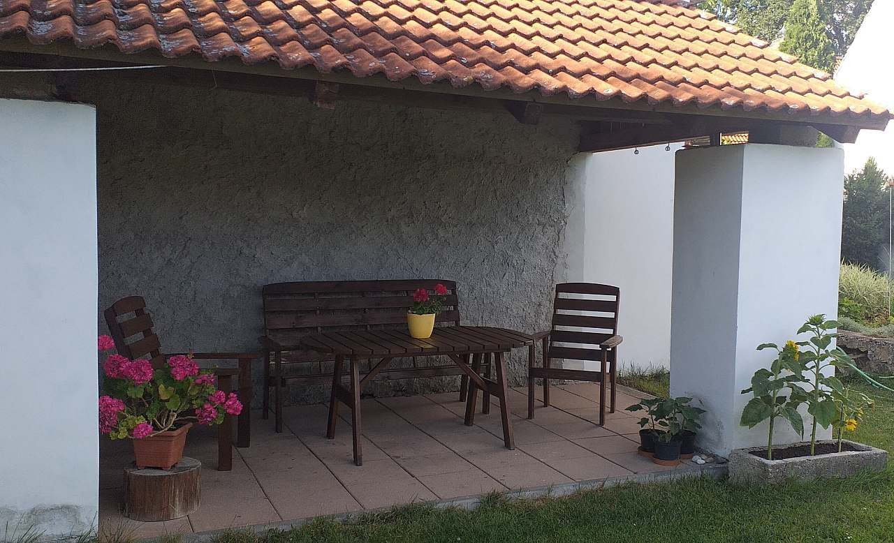Posezení v zahradě