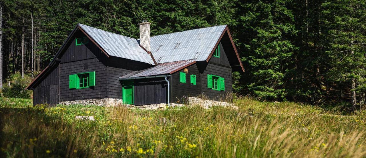 Poustevna pronájem chaty na samotě v lese