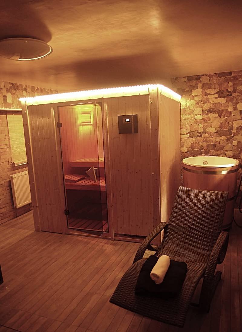 pravá finská sauna a ochlazovacím sudem