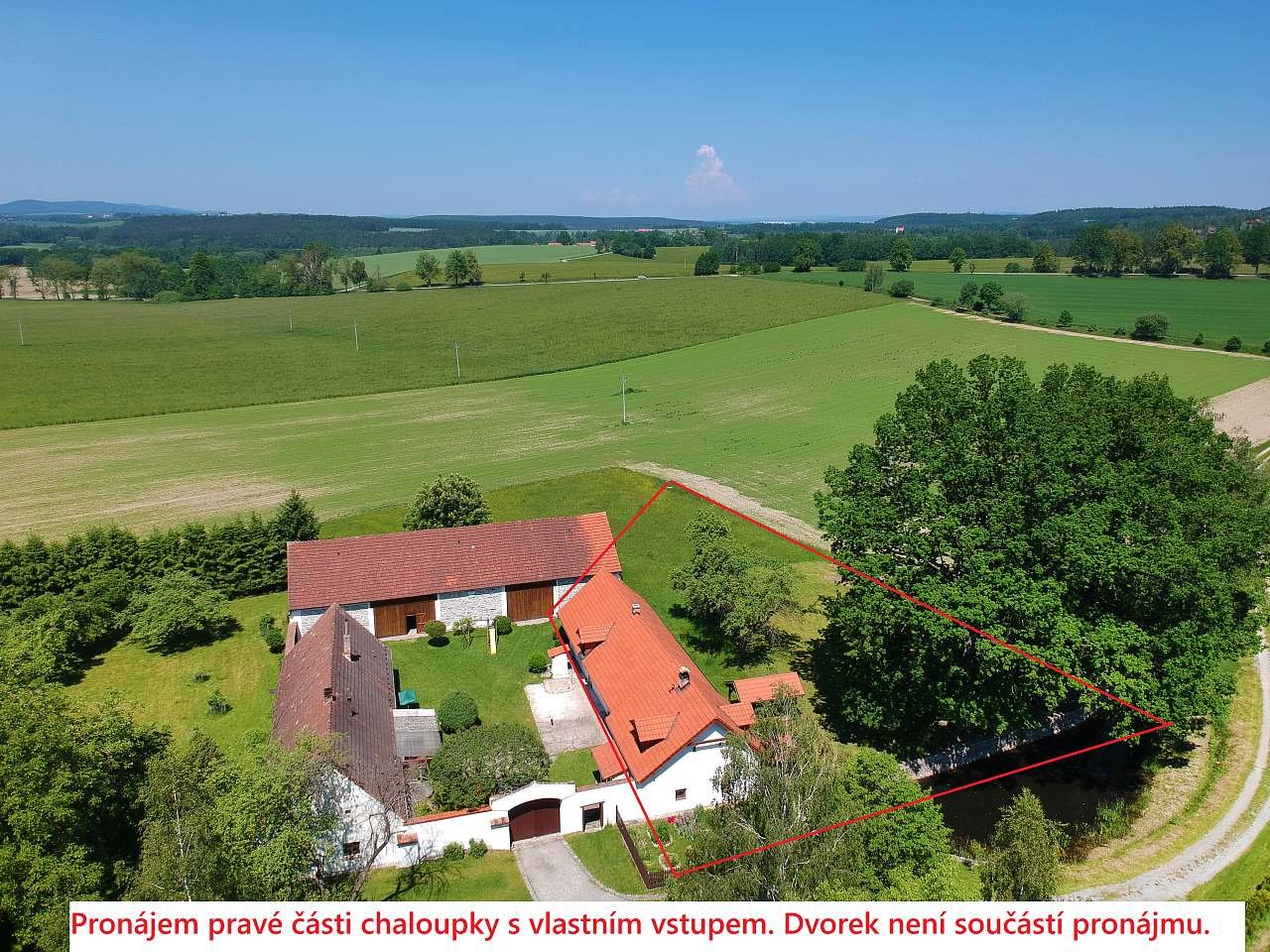 Pravé křídlo chaloupky - dvorek není součástí pronájmu!