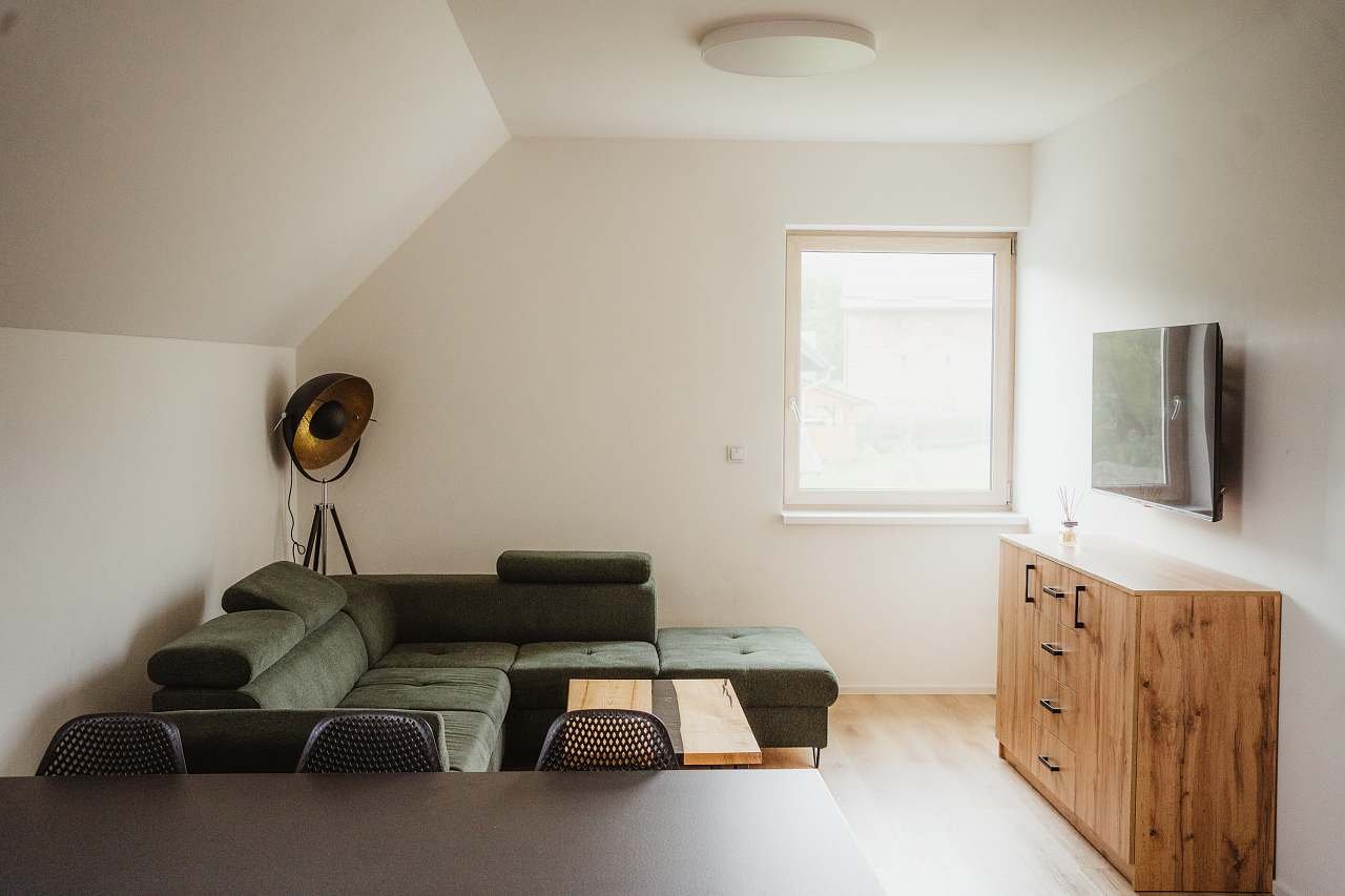 Prázdninový dům Sobotín apartmán v podkroví kuchyně, obývací pokoj
